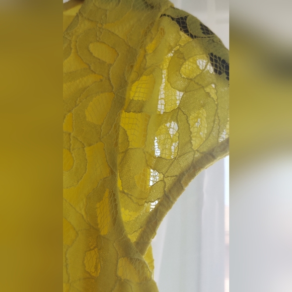 🌼Yellow-laced Sheath Dress, Size 6 petite - Picture 7 of 16